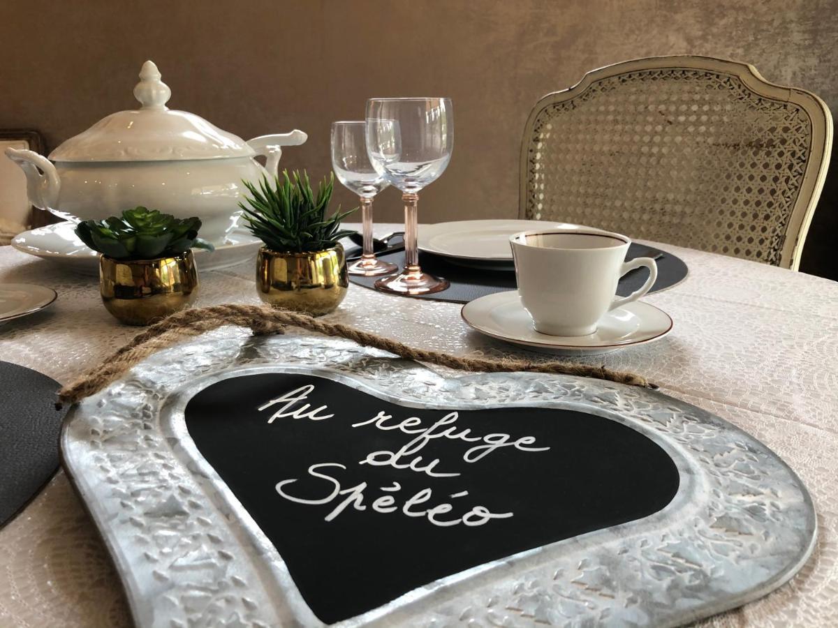 Au Refuge Du Speleo Bed and Breakfast Hotton Buitenkant foto