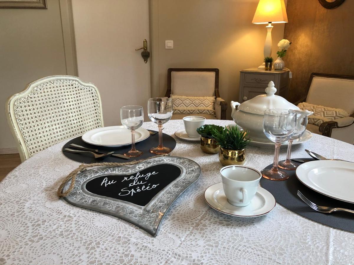Au Refuge Du Speleo Bed and Breakfast Hotton Buitenkant foto